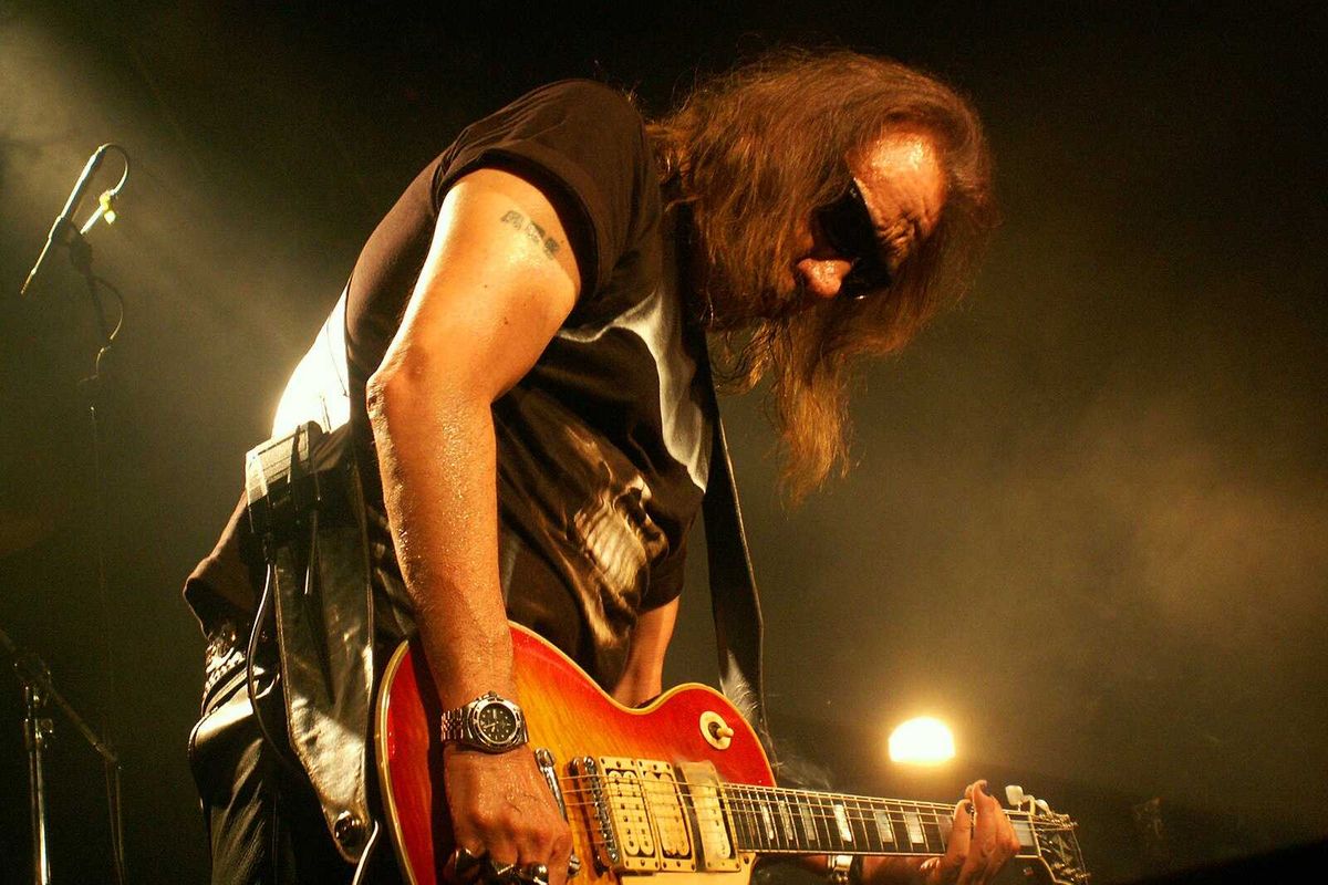 Ace Frehley in concert at Köln in June 2008.