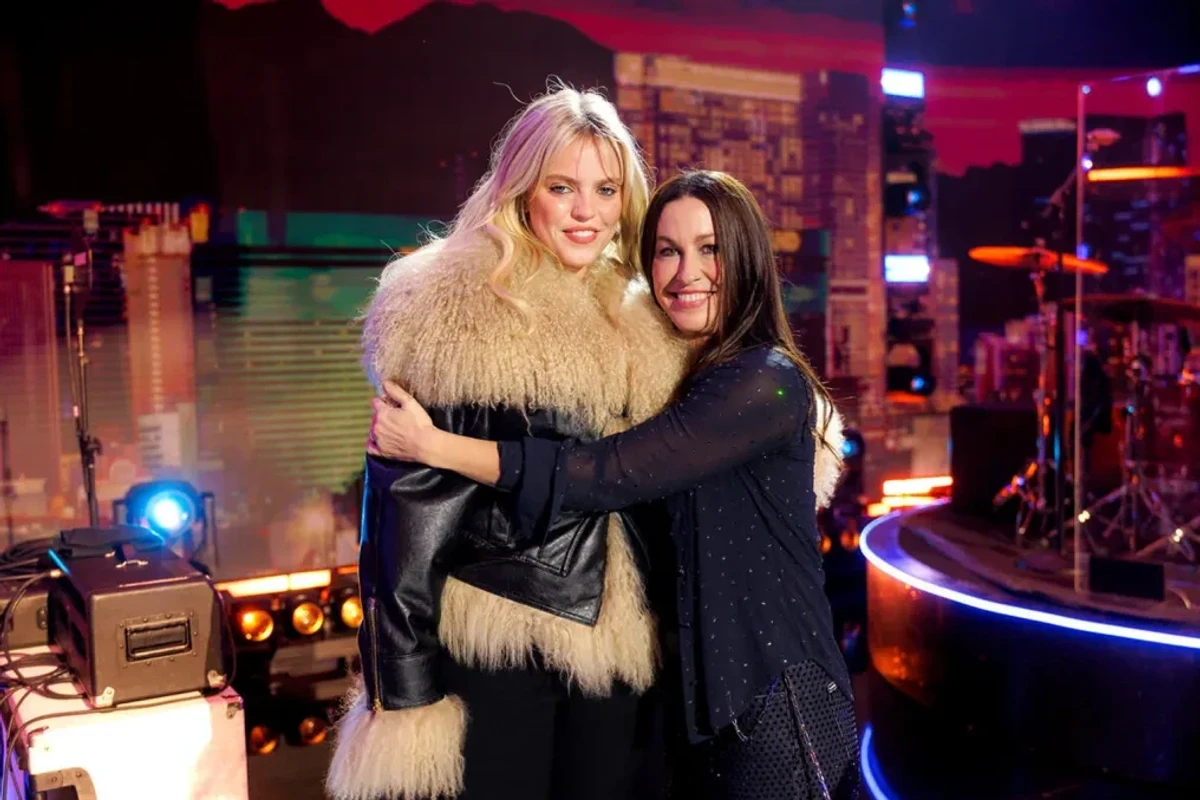 Alanis Morissette et Reneé Rapp fêtent la nouvelle année avec un titre ...