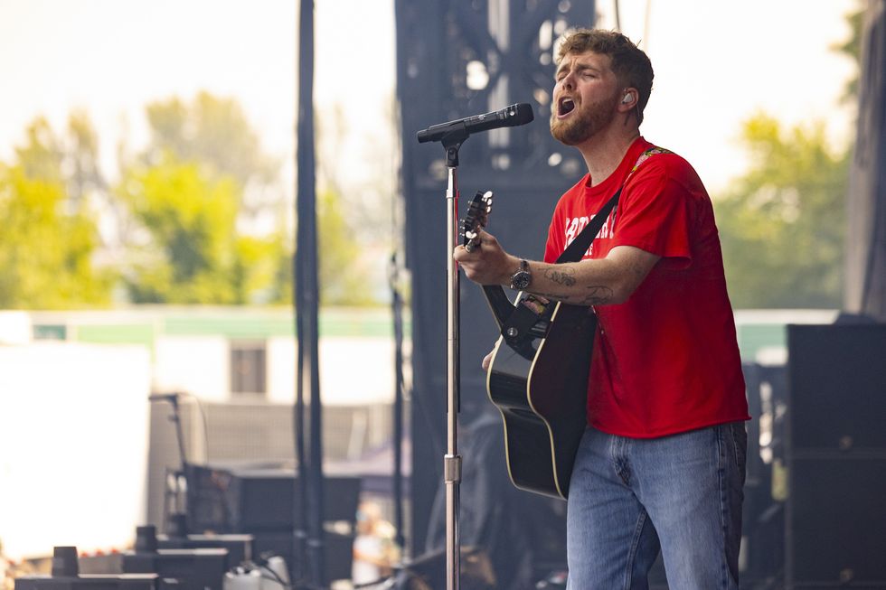 Alex Warren at Osheaga 2025.