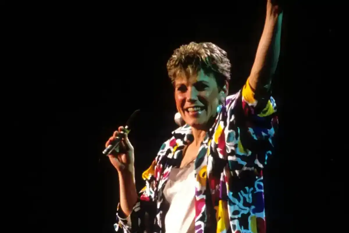 Anne Murray performing on June 17, 1986, in Dallas.