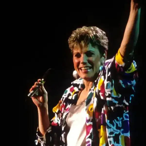 Anne Murray performing on June 17, 1986, in Dallas.