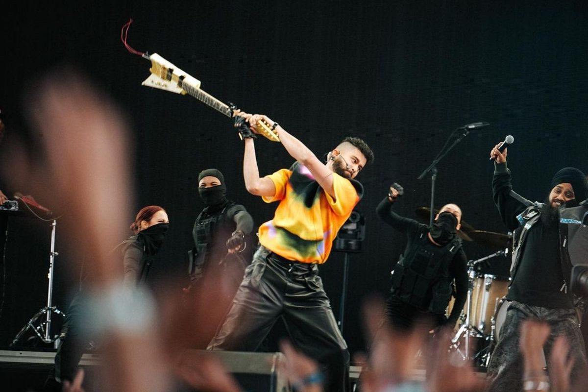 AP Dhillon smashing his guitar at Coachella