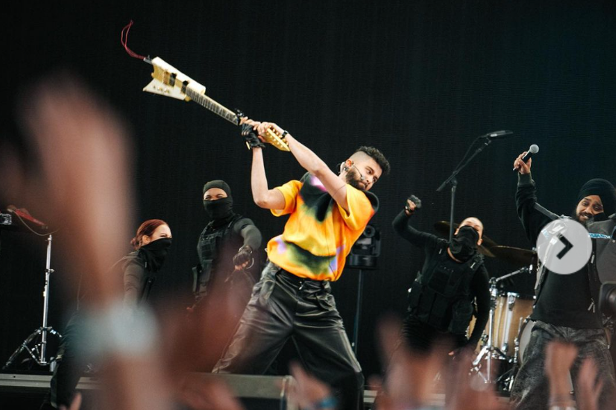 AP Dhillon smashing his guitar at Coachella