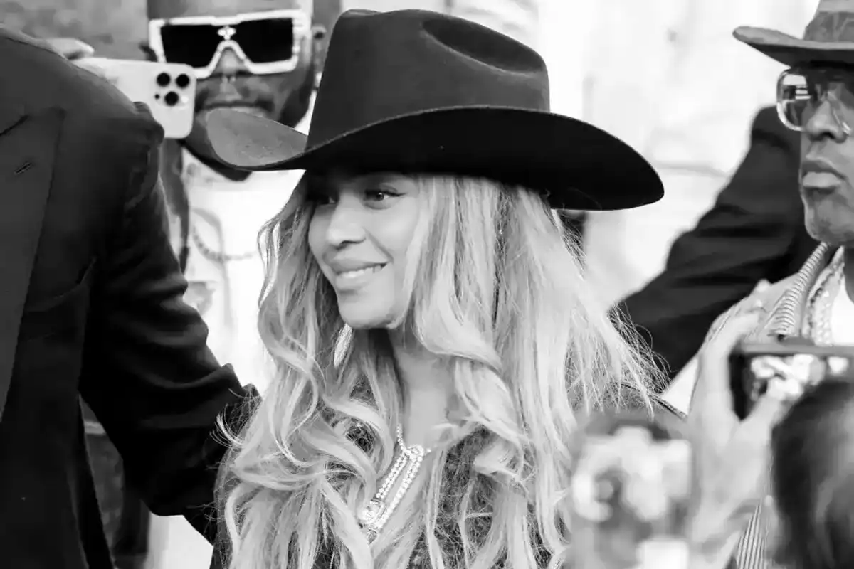 Beyoncé Pays Tribute to D’Angelo as ‘The Pioneer of Neo-Soul’: ‘We Will Never Forget You’