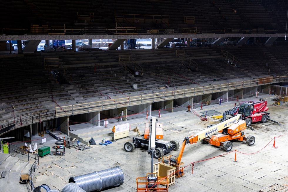 Bottom "bunker" suites, with sightlines direcly into the bow.