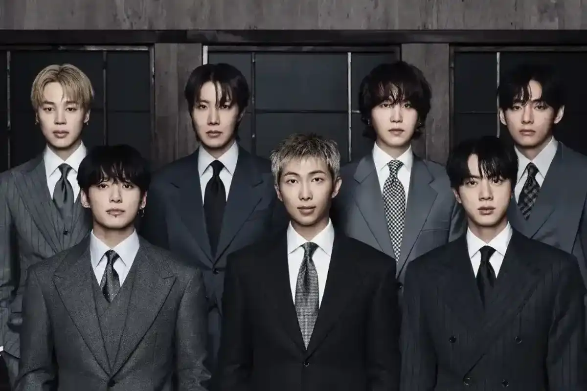 BTS on the cover of 'ARIRANG'