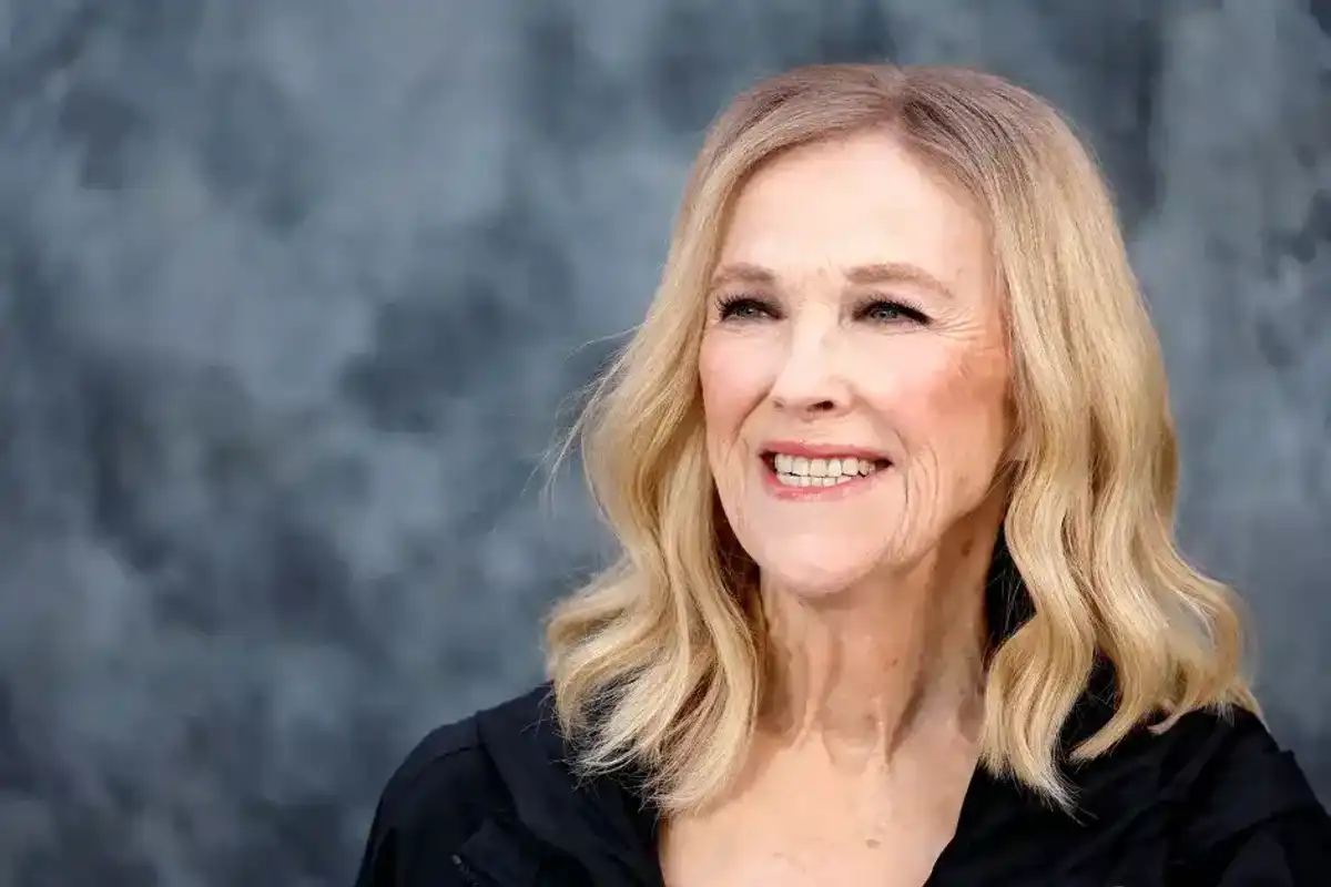 Catherine O’Hara, Emmy-Winning Comedian of ‘Schitt’s Creek’ & ‘Beetlejuice’ Fame, Dead at 71