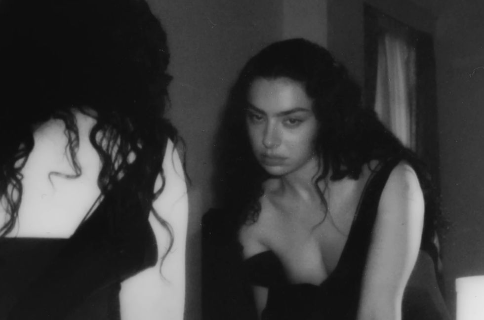 Charli xcx "The girl, so confusing version with lorde"