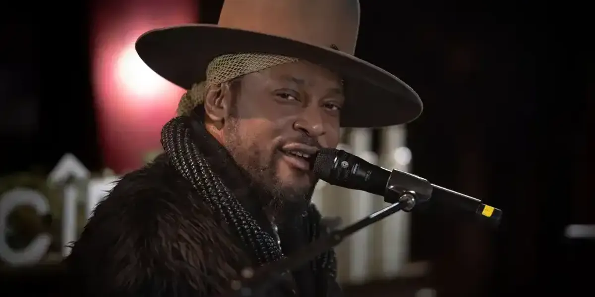 D’Angelo: The Music, The Aura & The Vanishing Act That Made a Neo-Soul