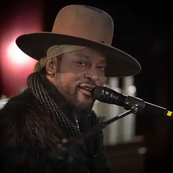 D’Angelo: The Music, The Aura & The Vanishing Act That Made a Neo-Soul Giant
