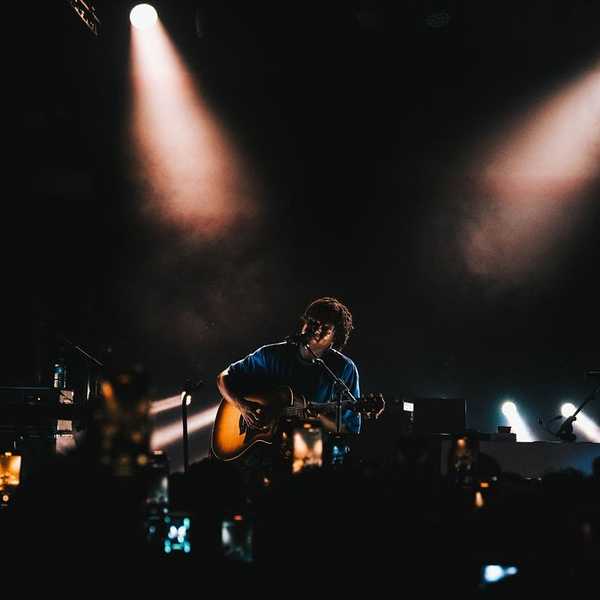Daniel Caesar Performed A Surprise Concert For Thousands In Toronto s Daniel Caesar Performed A Surprise Concert For Thousands In Toronto s