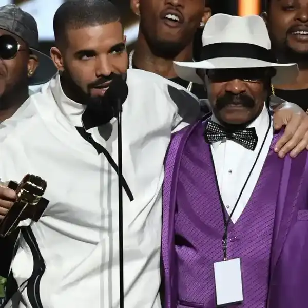 Drake accepts the Top Artist award with his father Dennis Graham during the 2017 Billboard Music Awards at T-Mobile Arena on May 21, 2017 in Las Vegas.