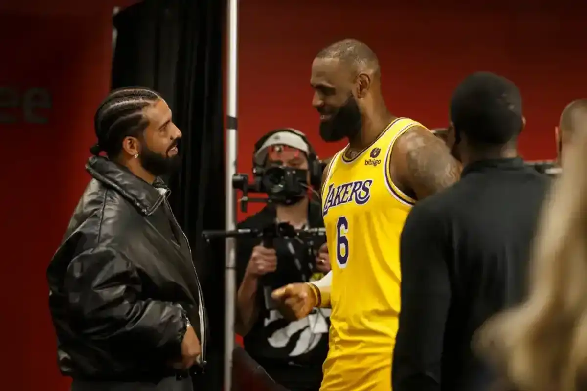 Drake and LeBron James #6 of the Los Angeles Lakers talk after the NBA game between the Toronto Raptors and the Los Angeles Lakers at Scotiabank Arena on March 18, 2022 in Toronto, Canada.