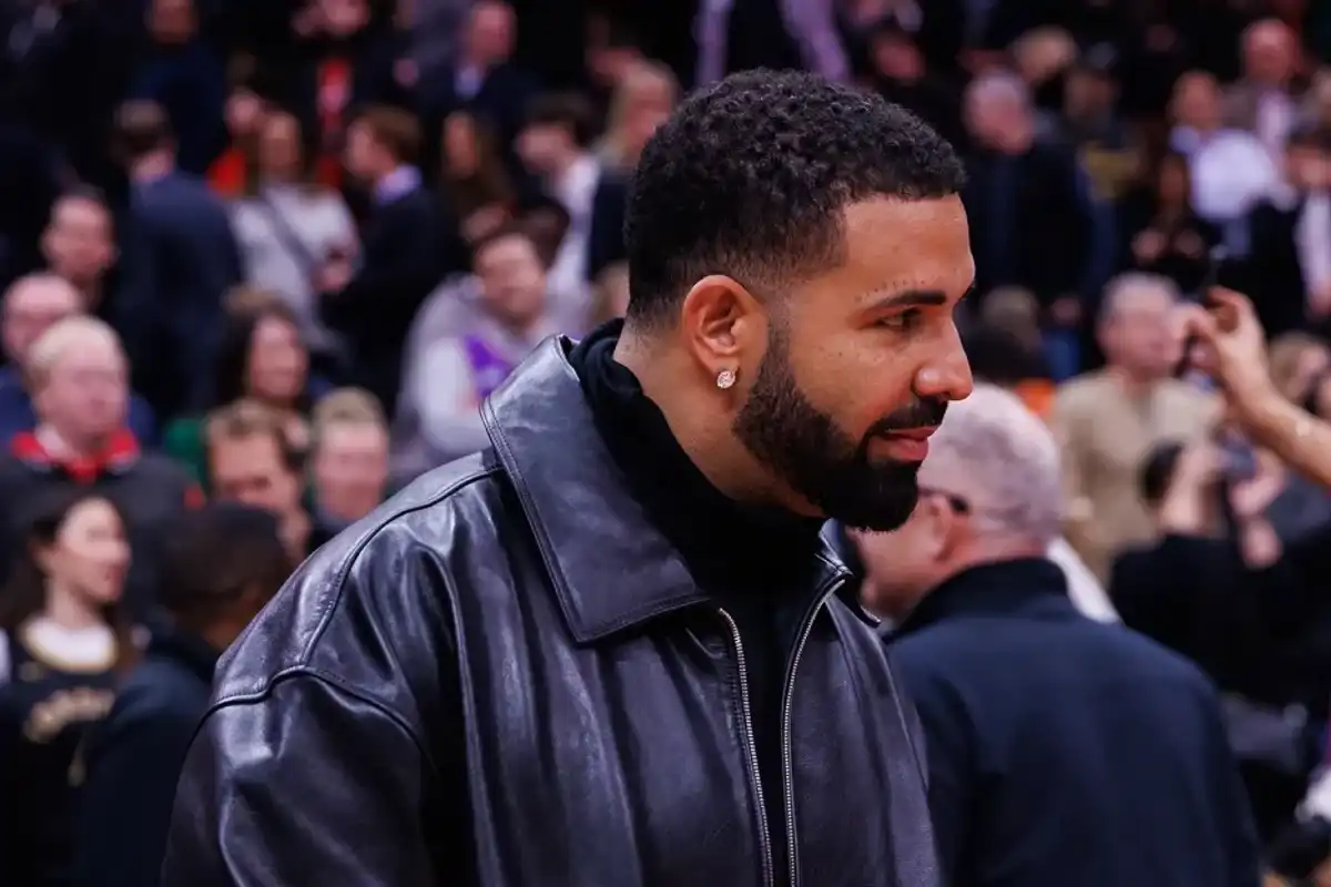 Drake leaves the court following the NBA game between the Toronto Raptors and the Golden State Warriors at Scotiabank Arena on January 13, 2025 in Toronto, Canada.