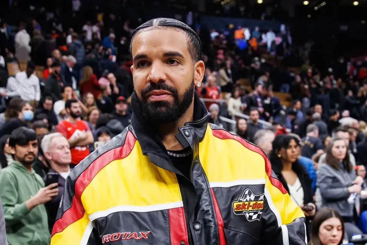 Drake leaves the court following the NBA game between the Toronto Raptors and the LA Clippers at Scotiabank Arena on December 27, 2022 in Toronto, Canada.