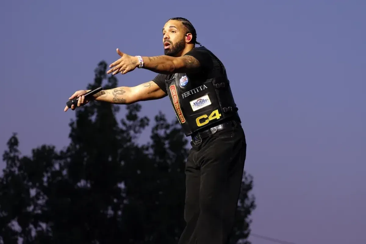 7 Best Moments From Drake’s 2025 Wireless Festival Night 2 Performance ...