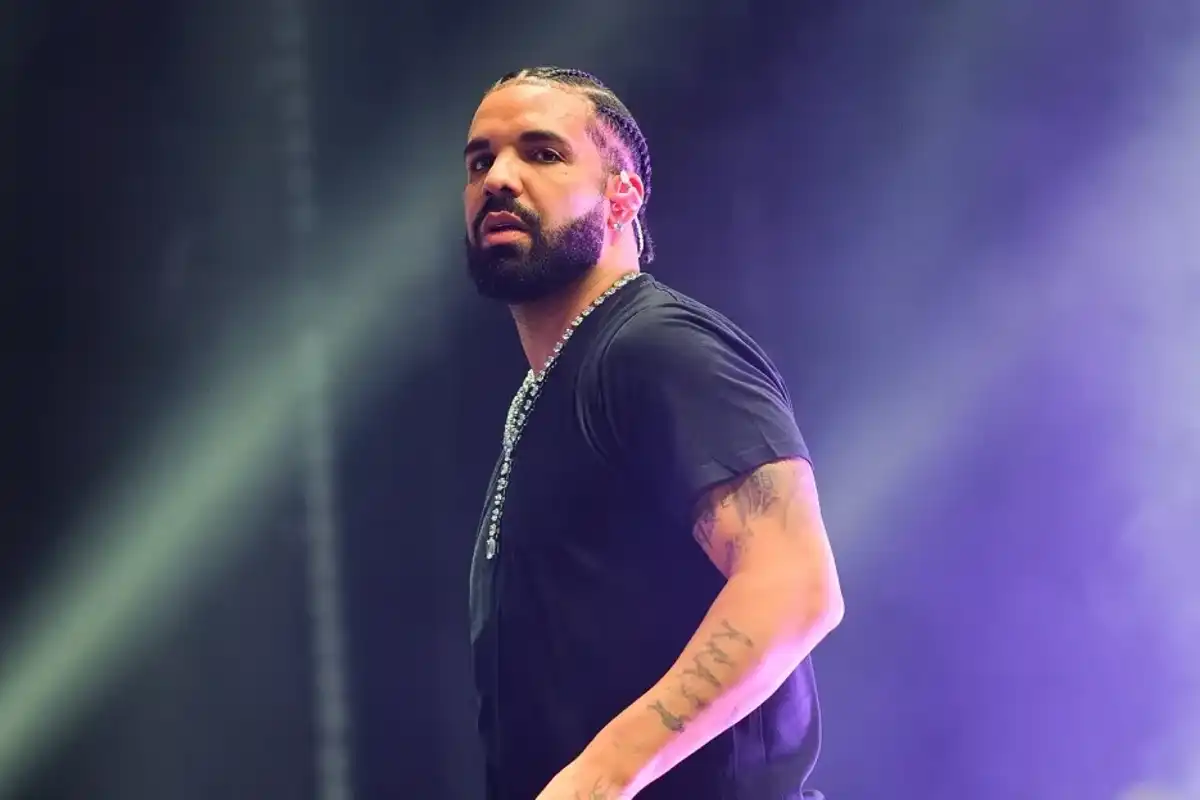 Drake performs onstage during "Lil Baby & Friends Birthday Celebration Concert" at State Farm Arena on Dec. 9, 2022 in Atlanta, Georgia.