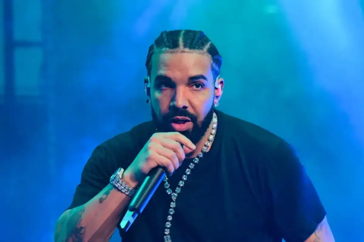 Drake performs onstage during "Lil Baby & Friends Birthday Celebration Concert" at State Farm Arena on December 9, 2022 in Atlanta.