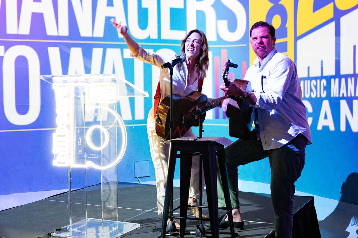 Feist and Bahamas duet to introduce MMF Honour Roll winner Robbie Lackritz at Billboard Canada Managers to Watch on June 11 at the Illuminarium in Toronto.