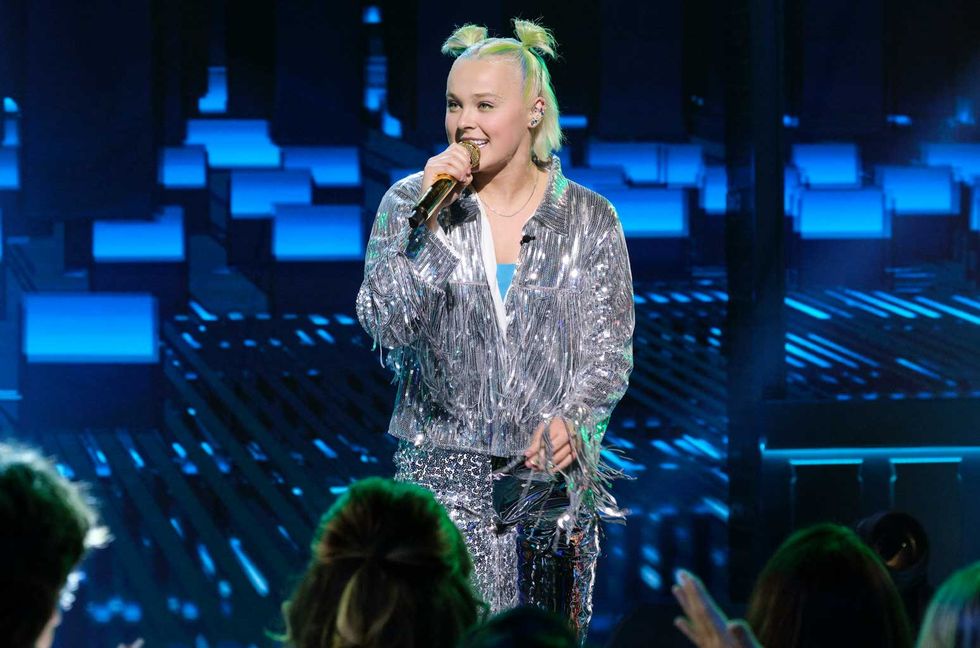 JoJo Siwa Shares ‘Terrifying’ Footage From Armed Home Robbery: ‘Life Is SCARY’