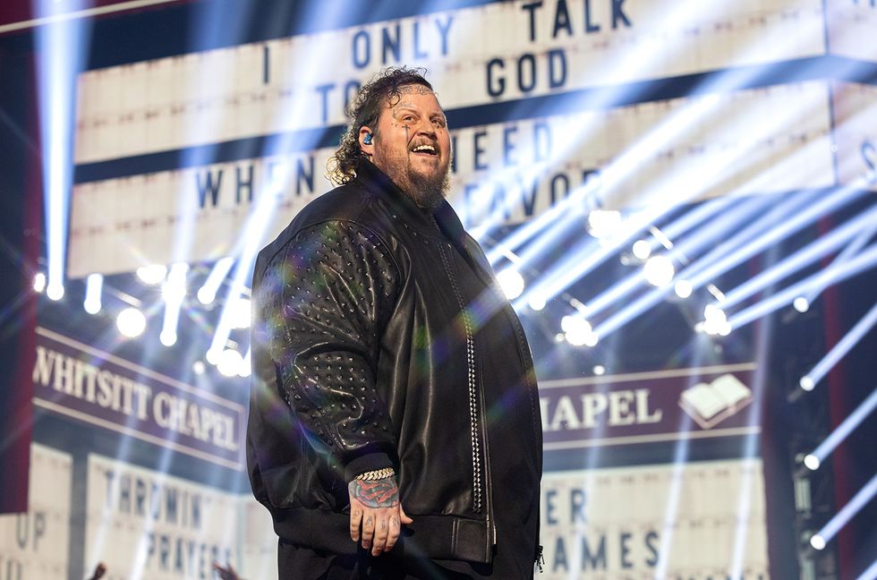 Jelly Roll Makes Teen Fans’ Week With $1000 Tip