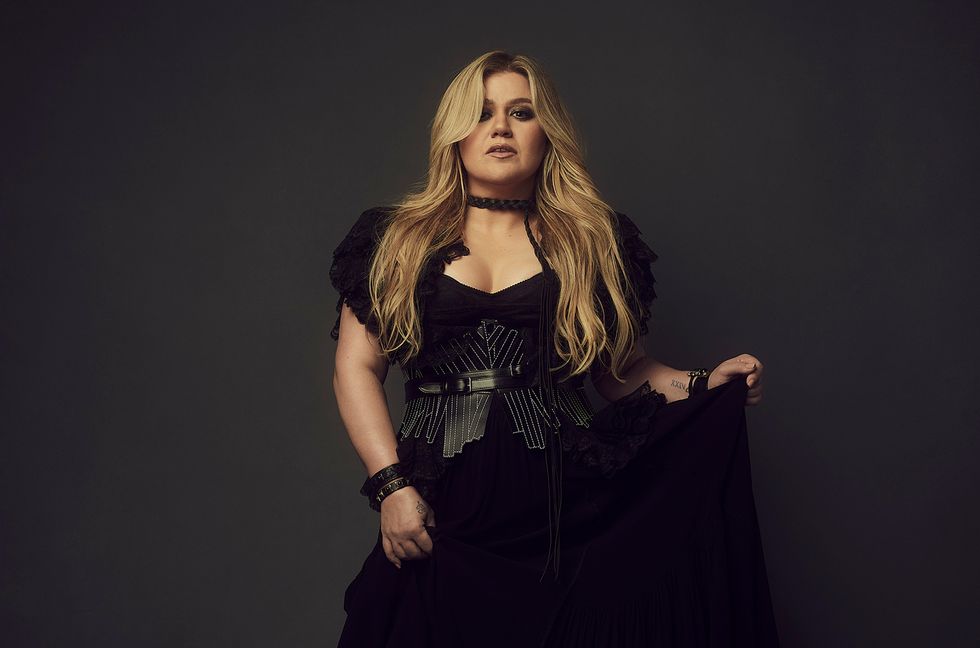 Kelly Clarkson Unveils ‘Chemistry’ Release Date & Tracklist… Featuring Steve Martin?