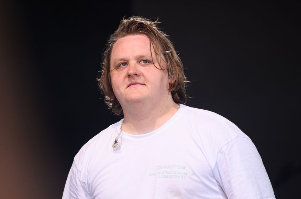 Glastonbury Crowd Assists Lewis Capaldi as He Struggles to Finish ‘Someone You Loved’