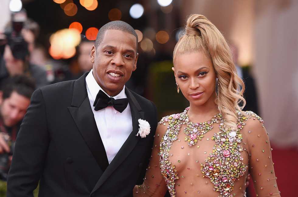 Beyoncé Supports Jay-Z’s ‘The Book of Hov’ Exhibit in Stunning New Selfies