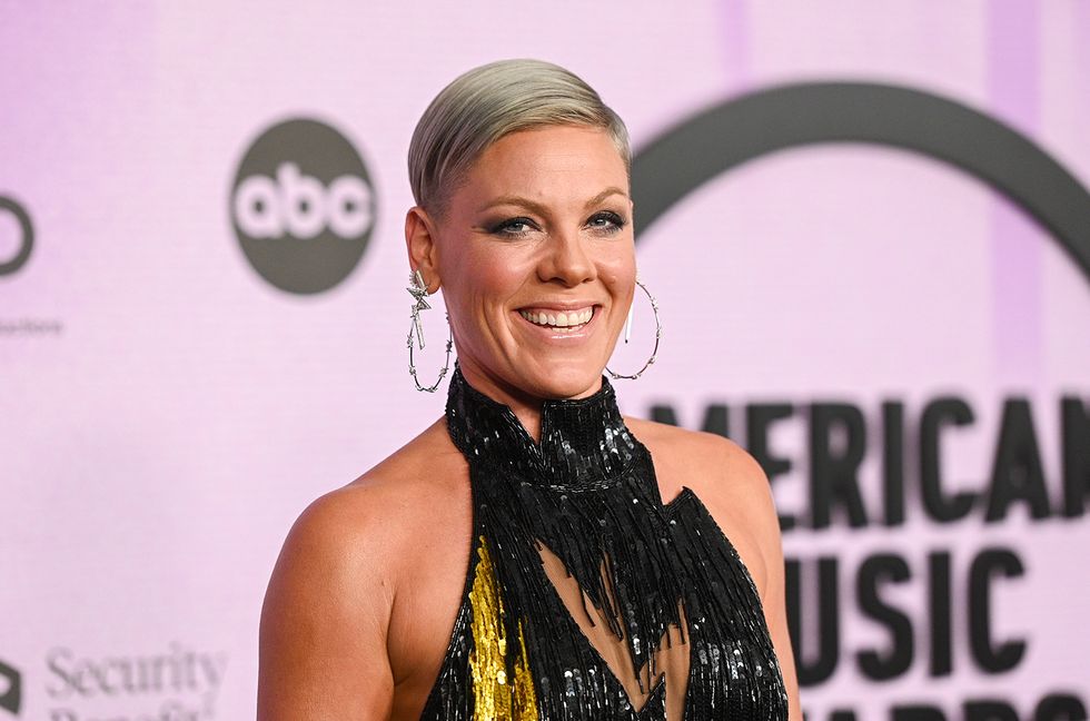 P!nk Honors Olivia Newton-John With AMAs Tribute Performance