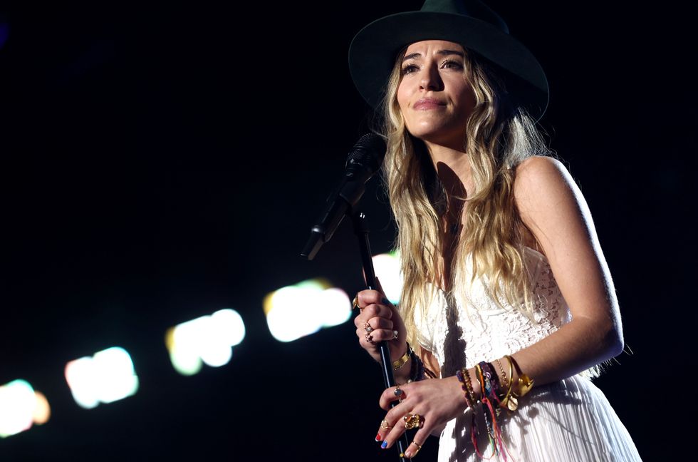 Lauren Daigle Postpones Album Preview Show to Hosts Prayer Vigil For Victims of Nashville Grade School Mass Shooting