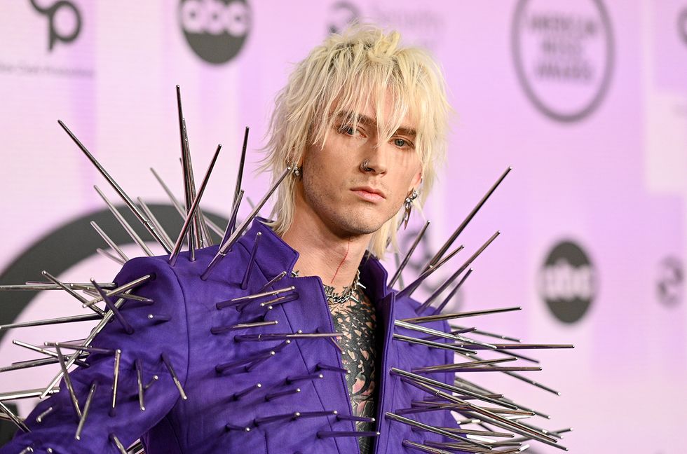 Machine Gun Kelly Talks His Love for ‘The Office’ at 2022 AMAs