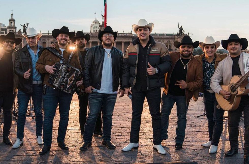 Marca Registrada & Grupo Frontera Drop Romantic Tejano ‘Di Que Si’: Watch