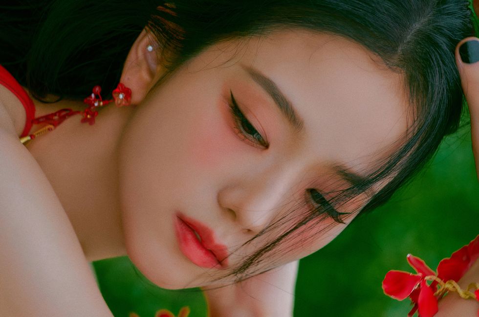 BlackPink’s Jisoo Nabs First U.K. Top 40 Single With ‘Flower’