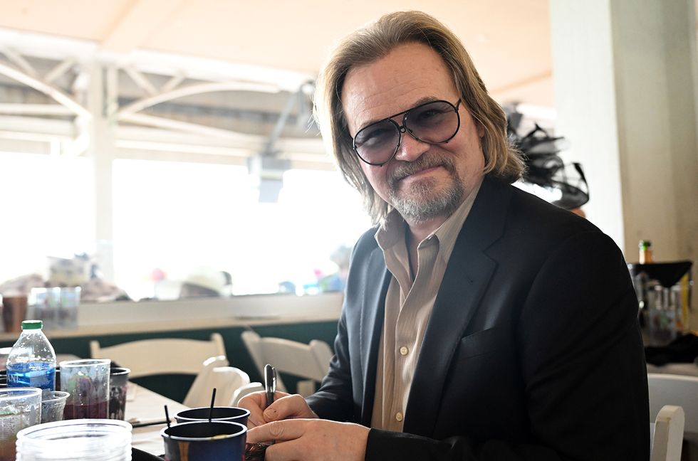 Travis Tritt Cuts All Anheuser-Busch Products From His Tour Rider Following Brand’s Trans-Inclusive Campaign