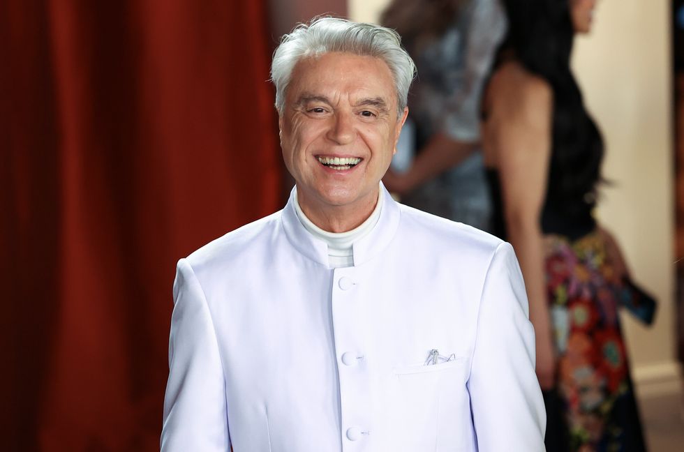 David Byrne Dons Hot Dog Fingers for ‘This Is a Life’ Oscars Performance Alongside Stephanie Hsu and Son Lux at 2023 Oscars