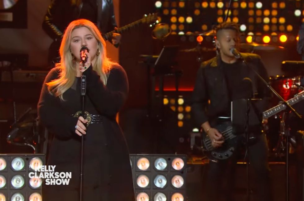 Kelly Clarkson Gives Death Cab for Cutie’s ‘You Are a Tourist’ a Spin for Kellyoke: Watch
