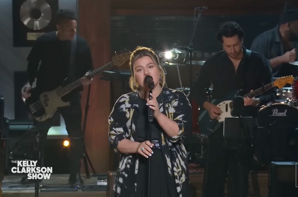 Kelly Clarkson Gets Nostalgic for ‘1979’ With Smashing Pumpkins Cover: Watch