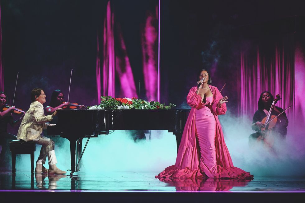 Ivy Queen, Goyo, Lupita Infante & Arthur Hanlon Close Premio Lo Nuestro with Stunning ‘Piano y Mujer’ Performance