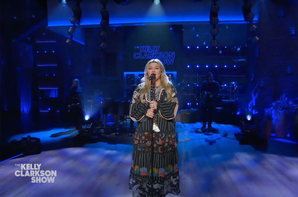 Kelly Clarkson Wants You to ‘Take Yo’ Praise’ in Soulful Camille Yarbrough Cover