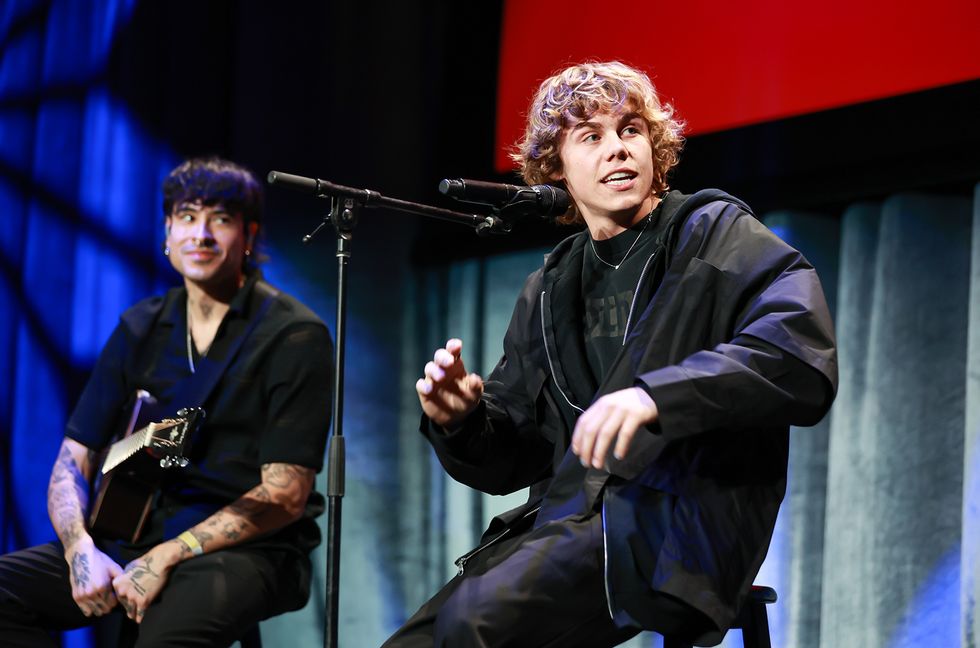 The Kid LAROI Accepts Award at G’Day USA Arts Gala in Front of His Parents: ‘I’m Doing This for Them’