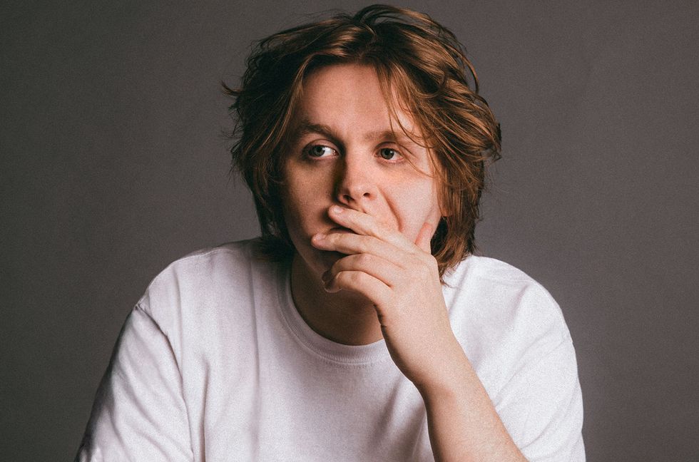Lewis Capaldi Performed Taylor Swift’s ‘Love Story’ During The 1975 Concert