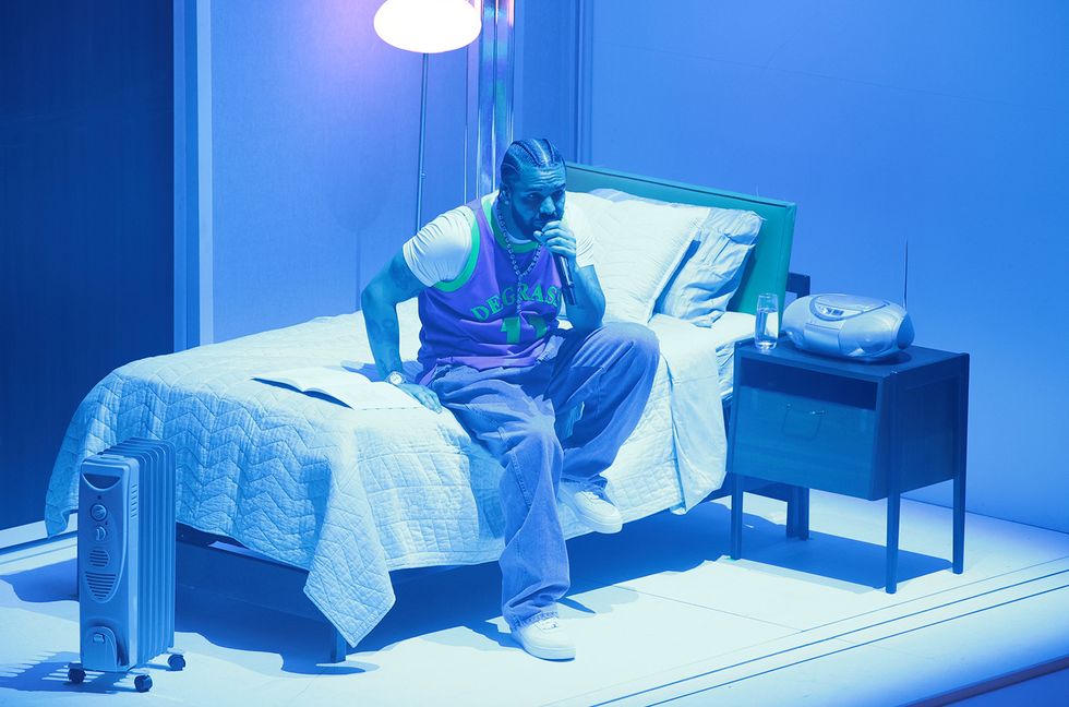 Drake Pauses Apollo Theater Concert After Man Falls From Balcony