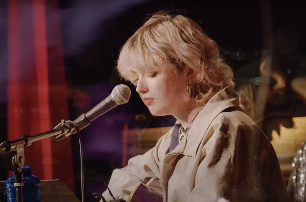 Dave Grohl’s Daughter Violet Stuns With Janis Ian’s ‘At Seventeen’ on 4th Night of 2022 ‘Hanukkah Sessions’