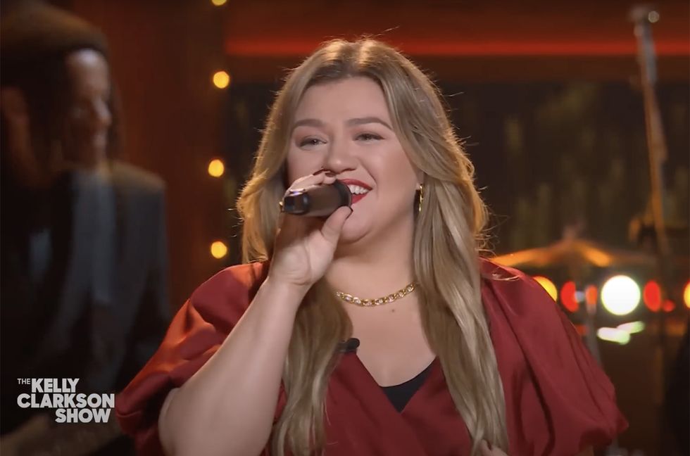 Kelly Clarkson Makes a Plea to Santa With Her Latest Christmas Single for ‘Kellyoke’