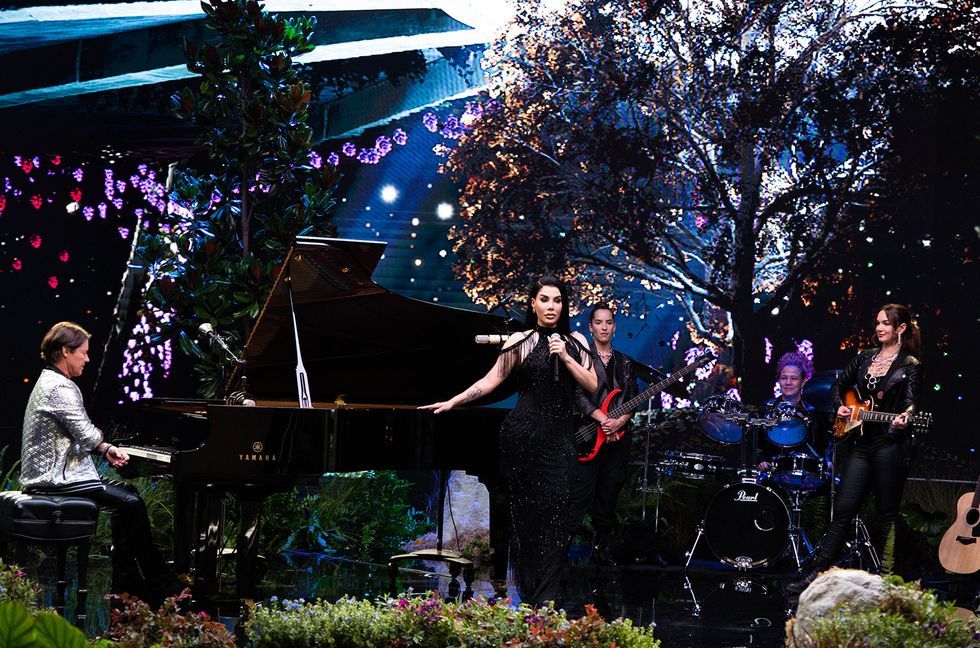 Arthur Hanlon Returns With ‘Piano y Mujer II,’ Featuring Ivy Queen, Ha*Ash, Catalina García, Debi Nova & Lupita Infante