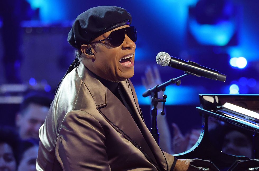 What Was Your Favorite AMAs Performance? Vote!