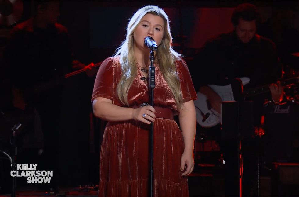 Kelly Clarkson Is ‘Only Happy’ When She’s Singing This Garbage Classic for Kellyoke: Watch