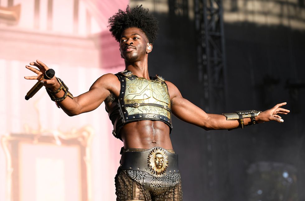 Lil Nas X Shows Off His Impressive Abs With Steamy Bubble Bath Snaps