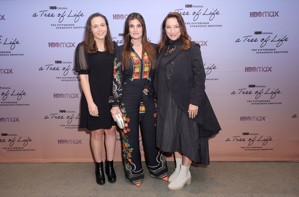 Listen to Idina Menzel‘s Moving Song From ’A Tree of Life: The Pittsburgh Synagogue Shooting’: Premiere