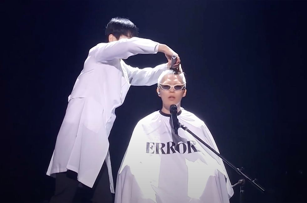 K-Pop Star Lee Chanhyuk Gets Head Buzzed While Singing New Single ‘Panorama’: Watch the Performance-Art Production
